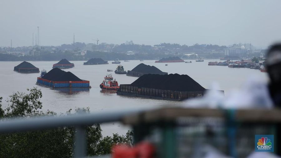 sejumlah-perahu-tongkang-batu-bara-melintas-di-sungai-mahakam-kota-samarinda-kalimantan-timur-rabu-2472024-sungai-mahakam-berf-1_169
